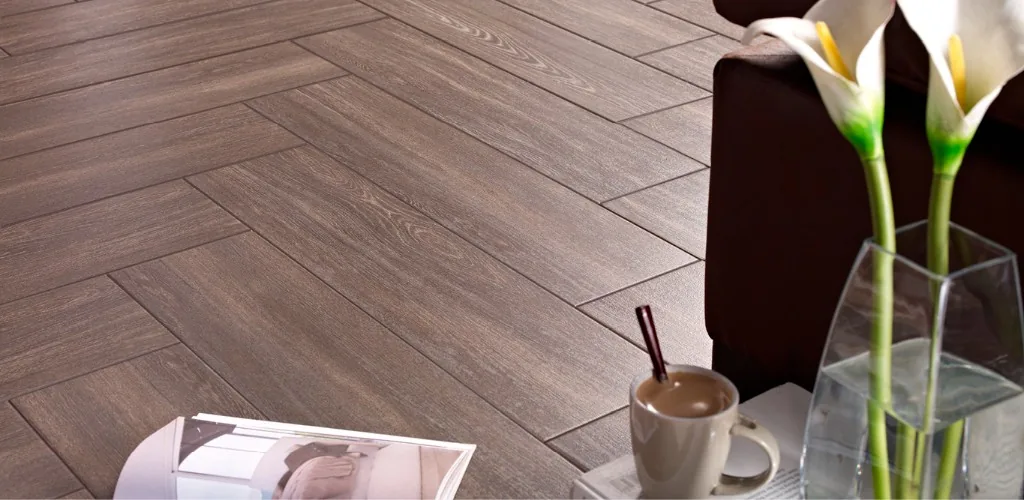 Balıksırtı döşeme hareli laminant parke