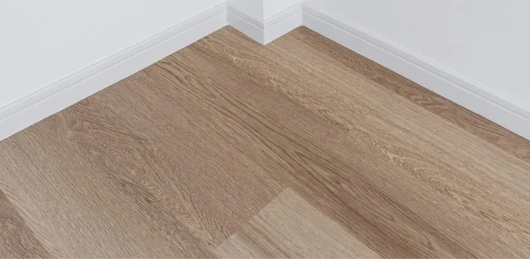 Laminant parke köşe ve süpürgelik detayı