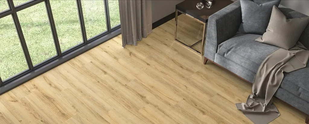 Açık tonlu laminant parke salon uygulaması