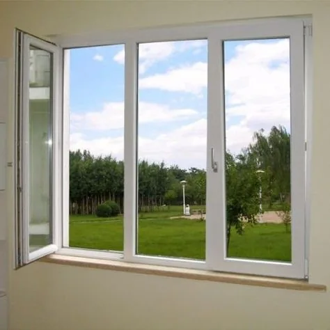 Beyaz PVC pencere — açık kanat detayı